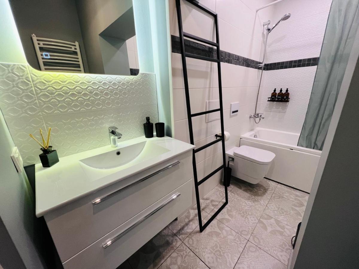 ריגה The Right Coast Apartment With Free Private Parking מראה חיצוני תמונה